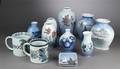 Royal Copenhagen, en samling vaser og et askebæger af porcelæn samt krus af fajance 11