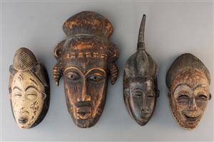 Afrikanske maskerfigurer, udskåret i træ 4