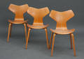 Arne Jacobsen. Sæt på tre Grand Prix stole af formspændt bøgetræ 3