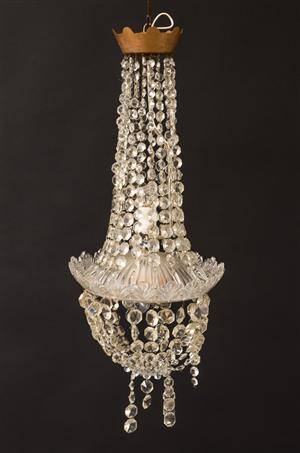 Ljuskrona med prismor, sekelskifte 18001900