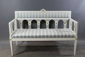 Soffa i gustaviansk stil 