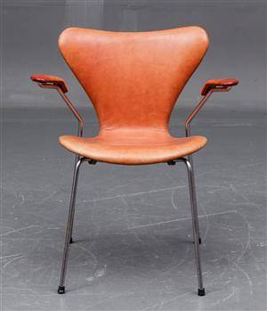 Arne Jacobsen, armstol 3207, læder