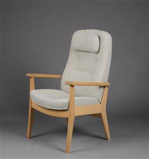 Armstol af egetræ med indstilleligt sæde, betræk af lys uld.