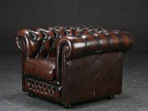 Chesterfield. Lænestol betrukket med læder