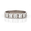 RING med briljantslipade diamanter
