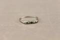 Ring i vitguld 14 k med vita stenar 4 st 