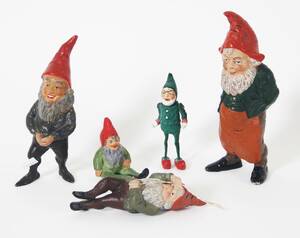 Tomtefiguriner 5st, mestadels omkring år 1900