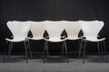 Arne Jacobsen. Et sæt på otte Syver stole, model 3107. 8 