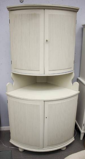 Hörnskåp, Gustaviansk stil