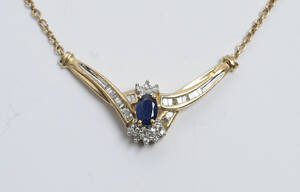 Halskæde med vedhæng med safir, brillanter og diamanter