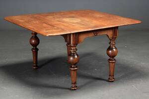 Klapbord af egetræ, 1800-tallet
