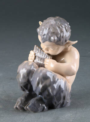 Royal Copenhagen, Faun med panfløjte, nr. 1736, 1. sort.