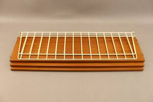 Stringhylla med 2 st gavlar och 3 st hyllplan i teak