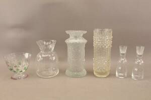 Vaser 3 st, ljungfruar 2 st och skål på fot Orrefors