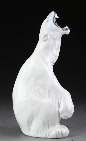 Royal Copenhagen, figur i form af isbjørn, nr. 502, 2. sort.