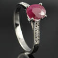 Rubin og brillant ring.