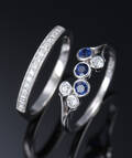 To brillantringe af 18 og 9 kt. guld den ene med blå spinel. 2 Denne vare er sat til omsalg under nyt varenummer 4780465
