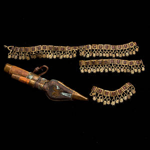 KNIV OCH BÄLTESFRAGMENT