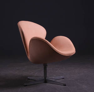 Arne Jacobsen 1902-1971 Hvilestol model 3320 Svanen, vegetal læder