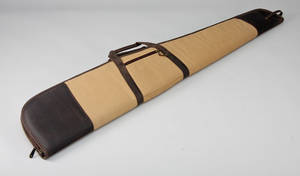 Foderal af kanvas samt brunt læder.