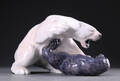 Knud Kyhn for Royal Copenhagen. Isbjørn med sæl, nr. 1108 