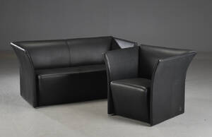 To-pers. sofa samt lænestol. Sort læder 2 Denne vare er sat til omsalg under nyt varenummer 5018358