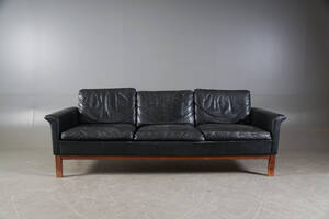 Soffa i svart skinn, 1960-tal