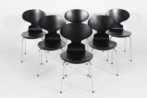 Arne Jacobsen. Sæt på seks stole, model 3101 Myren, sortlakerede 6 Denne vare er sat til omsalg under nyt varenummer 4375664
