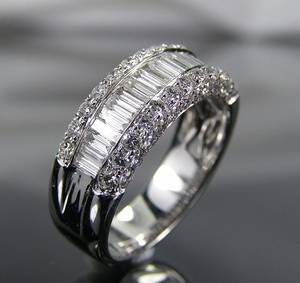 Ring mit Brillanten und Diamanten in Weißgold