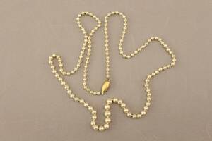 Halsband med odlade pärlor med lås i guld 18 k 