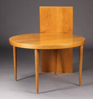 Dansk møbelproducent. Spisebord, egetræ