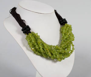 Collier med peridoter