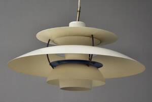 Poul Henningsen. PH5 pendel med skærme af hvidlakeret metal