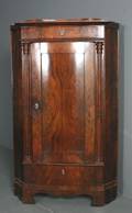 Hjørneskab i mahogni, senempire.