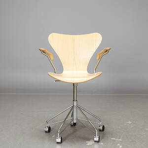 Arne Jacobsen, skrivbordsstol 3217 Sjuan 