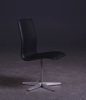 Arne Jacobsen 1902 - 1971. Oxford kontorstol, model 3271