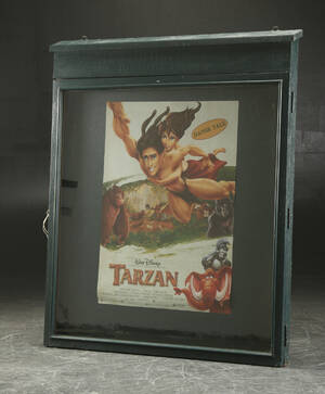 Væghængt glasvitrineskiltemontre 