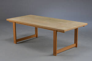 Møbelproducent. Sofabord med rektangulær plade, egetræ