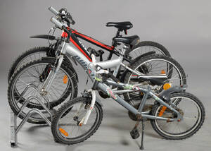 Samling børnecykler. 