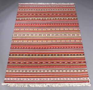 Kelim tæppe 200 x 141 cm.  Denne vare er sat til omsalg under nyt varenummer 4767127