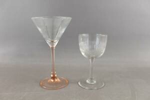 Vitvinsglas 9 st och cocktailglas 8 st