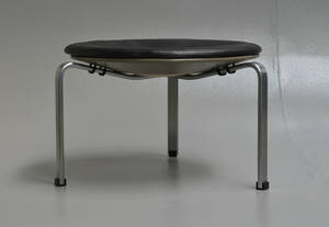 Poul Kjærholm. Taburet, model PK-33
