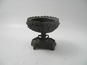 Skål på fot, metall