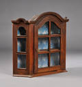 Vitrine af egetræ, barokform