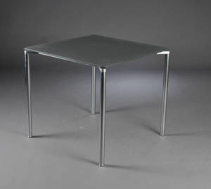 Niels Gammelgaard og Lars Mathiesen Pelikan Desing. Kvadratisk bord, model Plano
