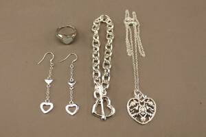 Halskedja med hänge, armband, ring och örhängen 1 par i silver