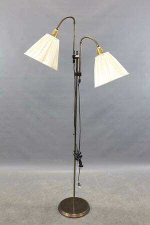 Tvåarmad golvlampa 