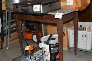 Tvålådigt skrivbord med raka ben