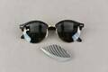 Solglasögon Ray Ban RB4246 och brosch