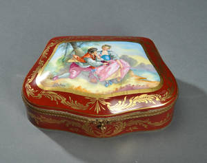 Fransk lågskrin af porcelæn